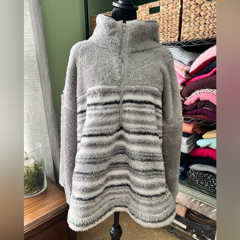 LuLaRoe Fuzzy Gray Pullover